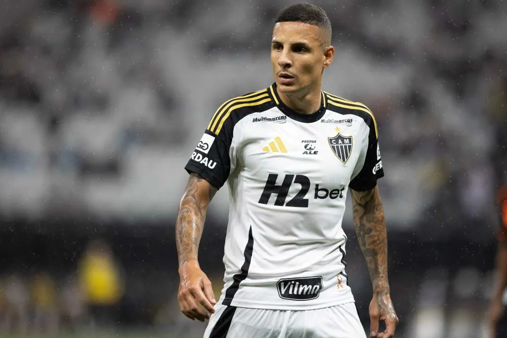 Guilherme Arana em campo pelo Atlético-MG – Foto: Joisel Amaral/AGIF