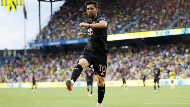Lionel Messi comemora após um gol marcado. Foto: Johnnie Izquierdo/Getty Images