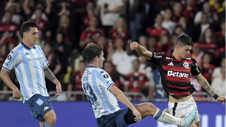 Racing é derrotado pelo Flamengo na Libertadores com gol de Carrascal. (Photo by Dhavid Normando/Getty Images)