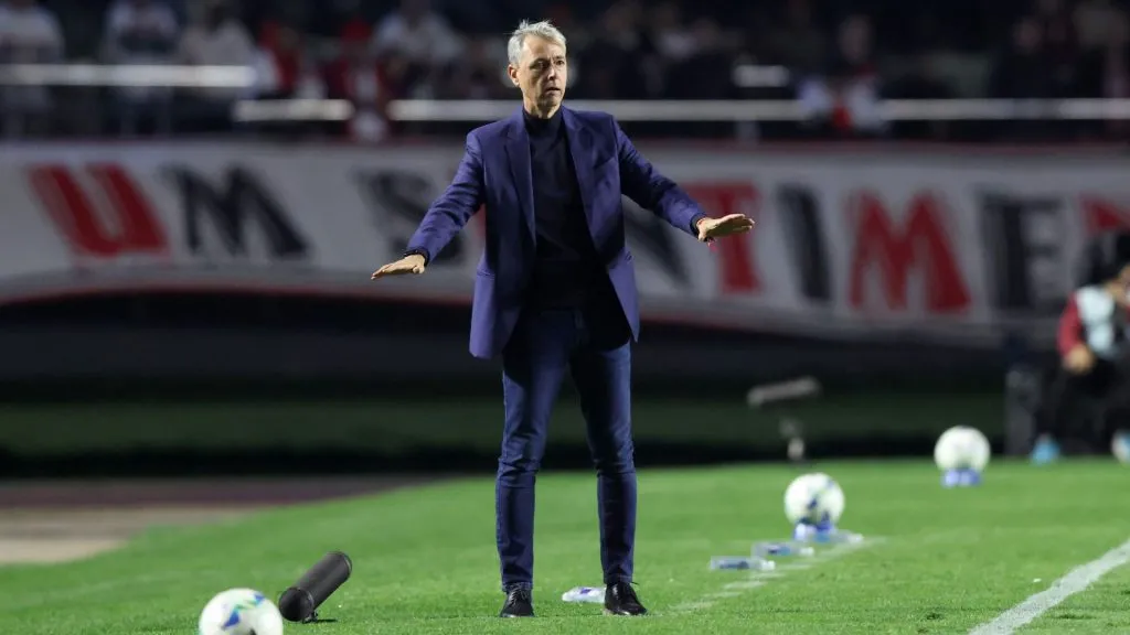 O brasileiro Tiago Nunes comanda a LDU em jogos da Libertadores (foto: Alexandre Schneider/Getty Images)