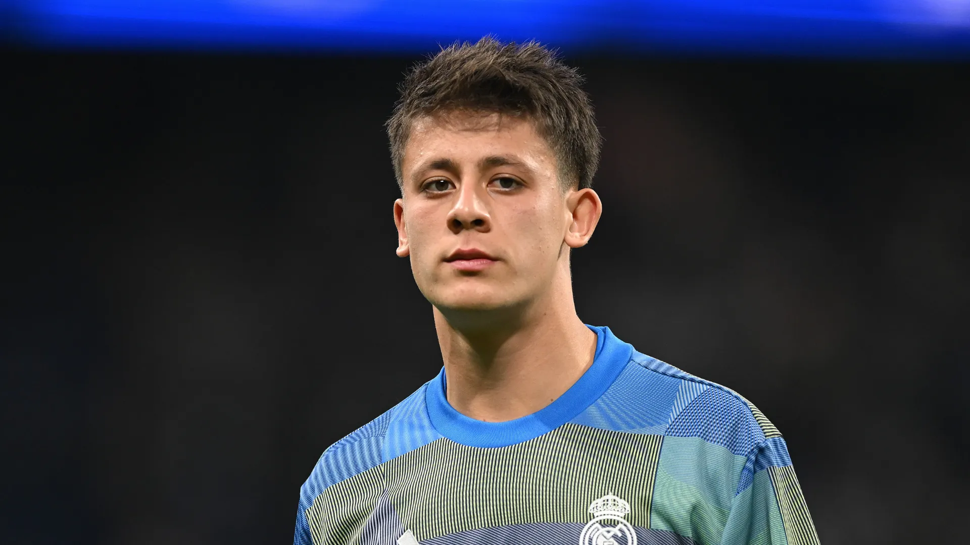 Arda Güler durante aquecimento pelo Real Madrid. (Foto: Denis Doyle/Getty Images)