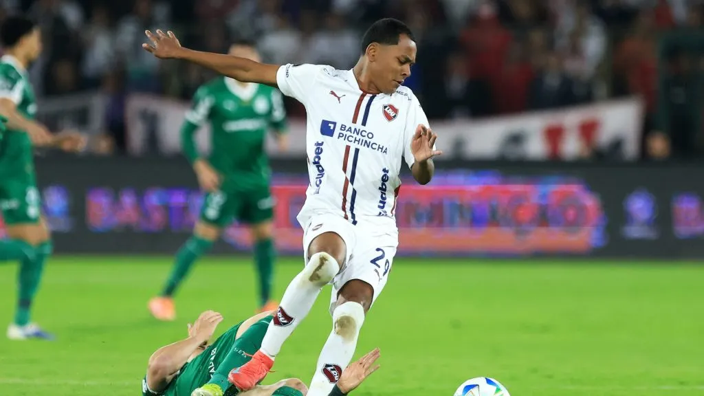 Bryan Ramírez brilha em vitória da LDU contra o Palmeiras. Foto: Franklin Jacome/Getty Images
