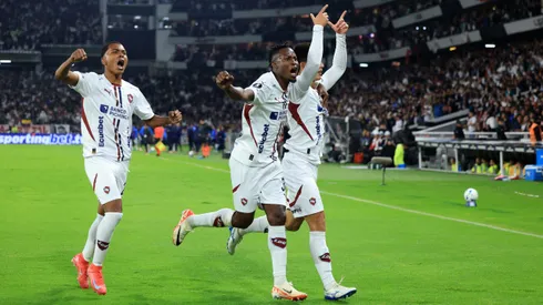 Jogadores da LDU comemorando gol contra o Palmeiras. Foto: Franklin Jacome