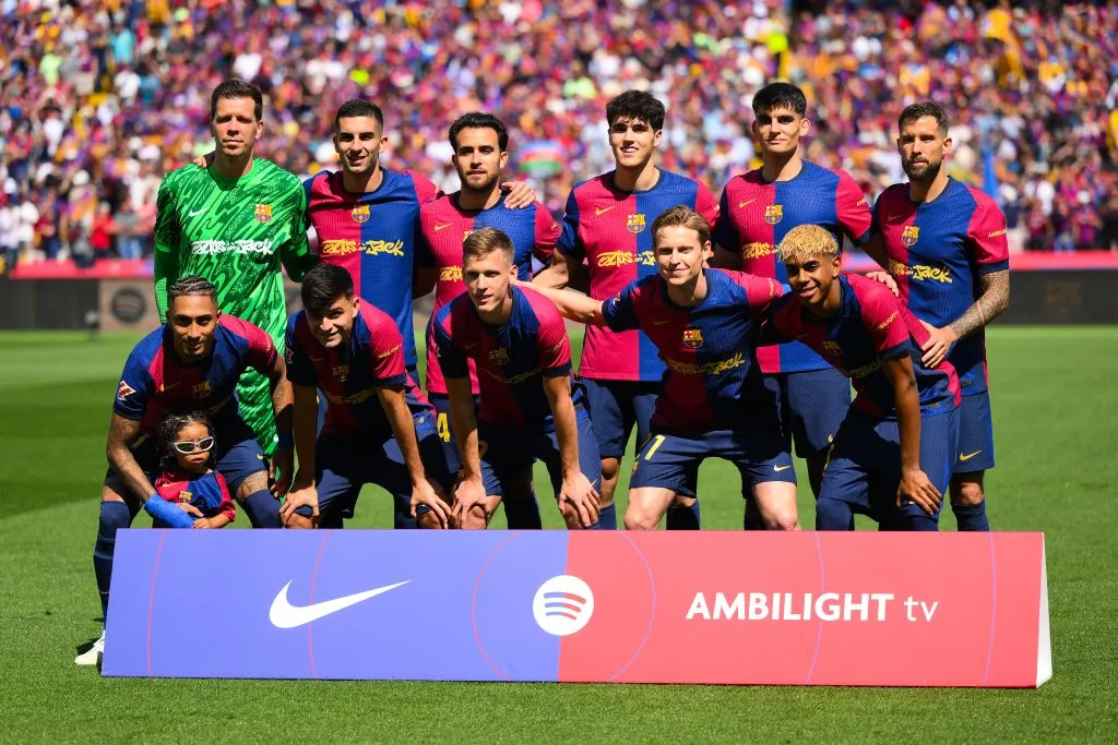 Atletas do Barcelona (Foto: David Ramos/Getty Images) no último confronto entre as equipes