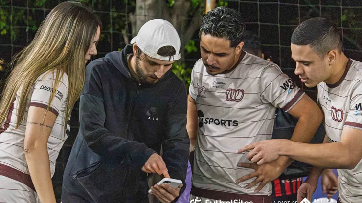 Gustavo Castro, técnico da WE, passa orientações a sua equipe: A WE está afiada para conquistar o acesso para a Série Ouro