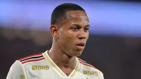 Wallace Yan, do Flamengo, pode ser negociado com o continente europeu – Foto: Thiago Ribeiro/AGIF