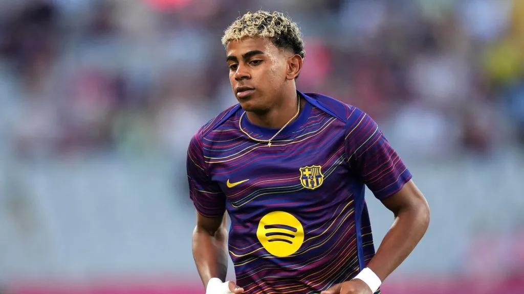 Lamine Yamal está cotado para ser titular do Barcelona contra o Real Madrid (foto: Alex Caparros/Getty Images)