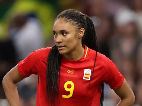 Salma Paralluelo sofre lesão e pode ficar fora por 6 semanas no Barcelona