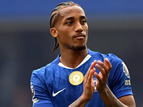 Torcida do Chelsea perde a paciência com João Pedro