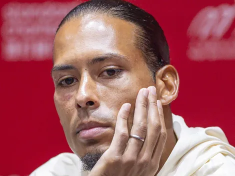 Van Dijk cobrando elenco do Liverpool após derrota para o Brentford