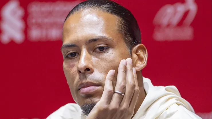 Van Dijk cobra todo o elenco do Liverpool após derrota para o Brentford: "Todos precisam se..." (Foto: Yu Chun Christopher Wong/Eurasia Sport Images/Getty Images)