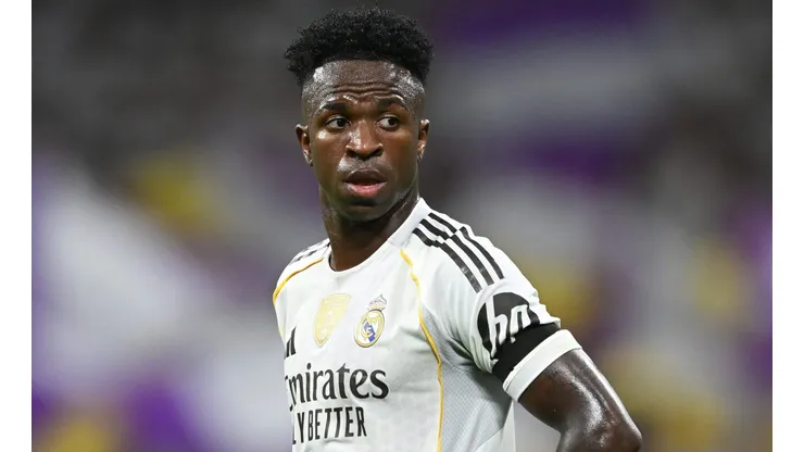 Vinicius Júnior em campo com o Real Madrid (Foto: Denis Doyle/Getty Images)