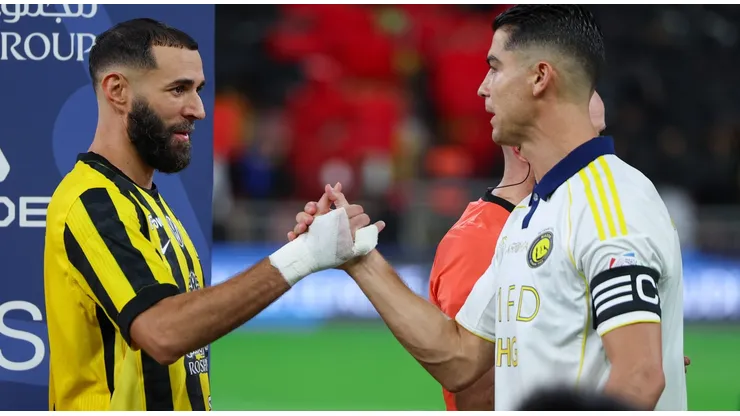 Benzema e Cristiano Ronaldo. Jogadores se enfrentaram nesta terça (28), pela Taça da Arábia. (Foto: Yasser Bakhsh/Getty Images)