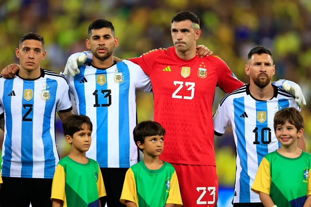 Nahuel Molina, Cristian Romero, Emiliano Martinez e Lionel Messi em jogo da seleção da Argentina (Foto: Buda Mendes/Getty Images)