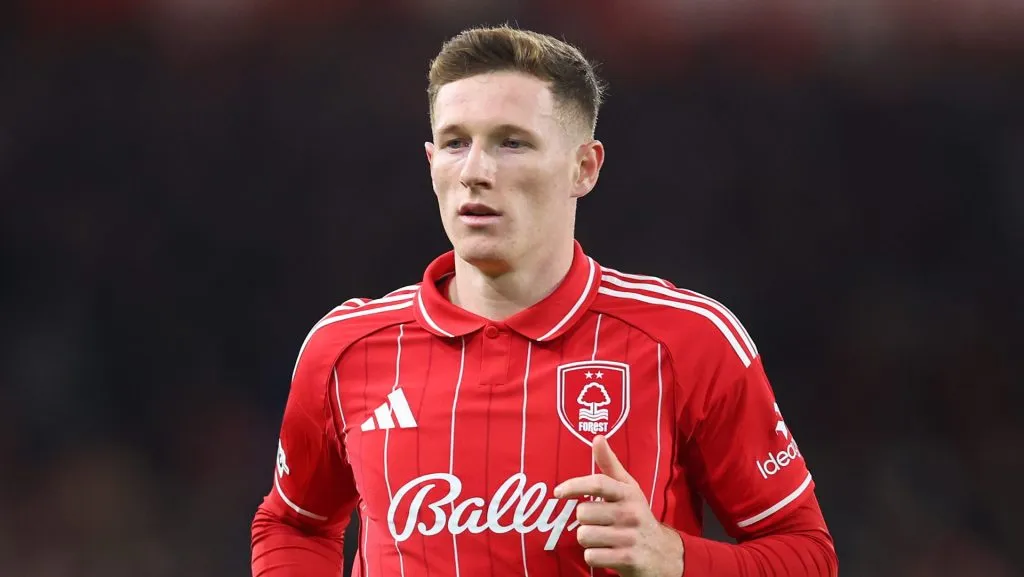 Manchester United pode pagar R$595 milhões por Elliot Anderson. Foto: Molly Darlington/Getty Images