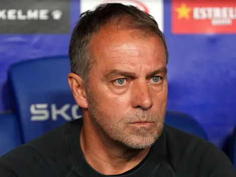 Hansi Flick pede a contratação de um zagueiro ao Barcelona