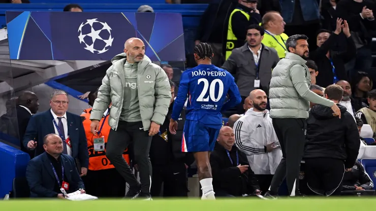 Enzo Maresca e João Predro em partida da Champions League -Mike Hewitt / Getty Images