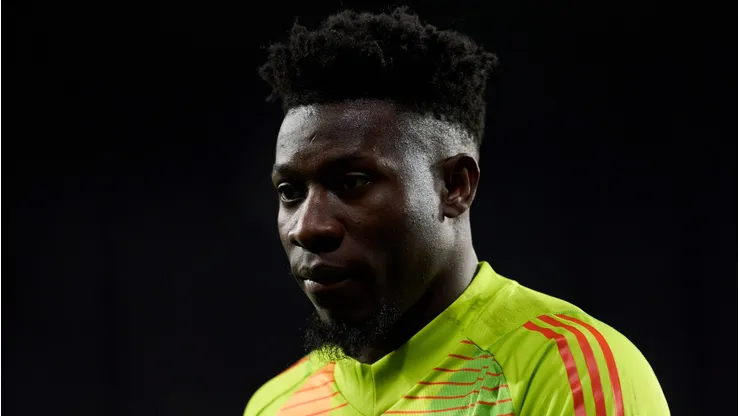 Andre Onana, ex-goleiro do Manchester United e hoje no Trabzonspor. Ele comentou sobre como se comunica com seus companheiros durante o jogo e fala soou como uma possível indireta aos jogadores do United. (Foto: Juan Manuel Serrano Arce/Getty Images)