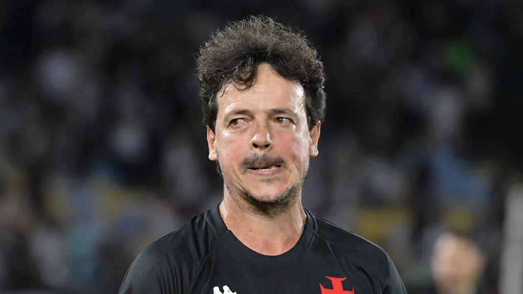 Fernando Diniz durante jogo do Vasco da Gama (Foto: Thiago Ribeiro/AGIF)