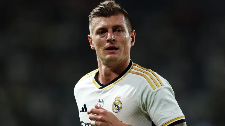 Toni Kroos é sincero e aponta erro do Barcelona ao não contratar um novo zagueiro (Foto: Yasser Bakhsh/Getty Images)