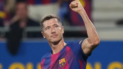 Hansi Flick pode ter retorno de Lewandowski no Barcelona contra o Elche. (Foto: Alex Caparros/Getty Images)