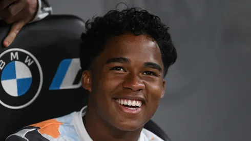 Endrick no banco de reservas do Real Madrid. Foto: Denis Doyle/Getty Images