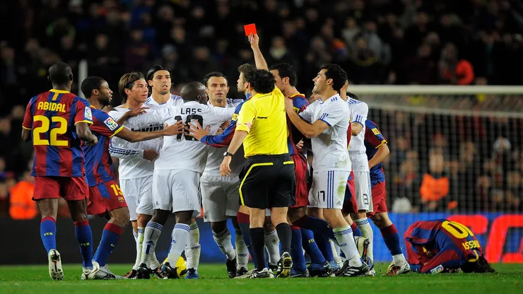 Barcelona e Real Madrid no Camp Nou, em 2010, apitado por Eduardo Iturralde González - David Ramos / Getty Images