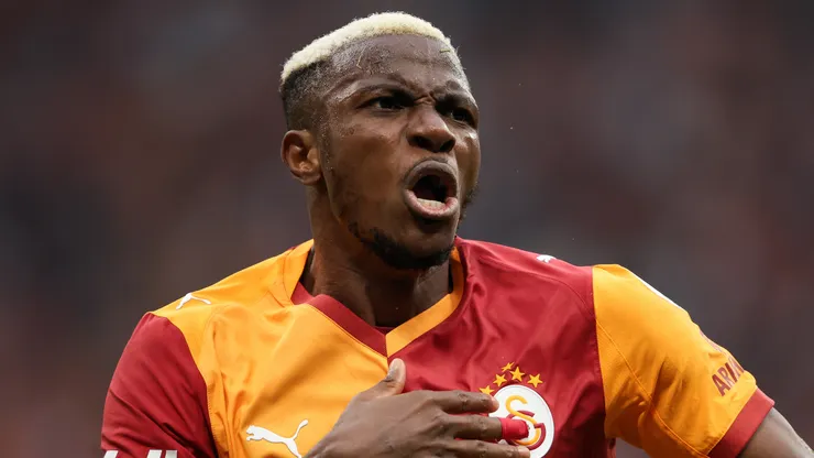 Victor Osimhen, atacante do Galatasaray, está na mira do Chelsea. Foto: Ahmad Mora
