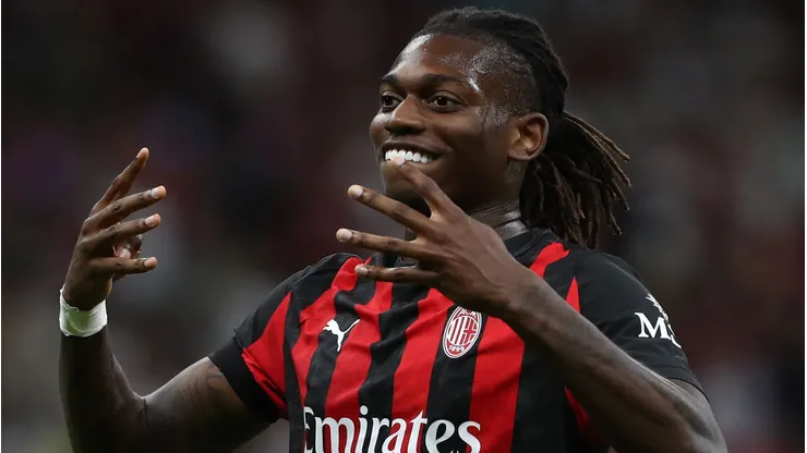 Rafael Leão, centroavane do Milan. Arsenal tem interesse e jogador estaria interessado em ouvir propostas. (Foto: Marco Luzzani/Getty Images)