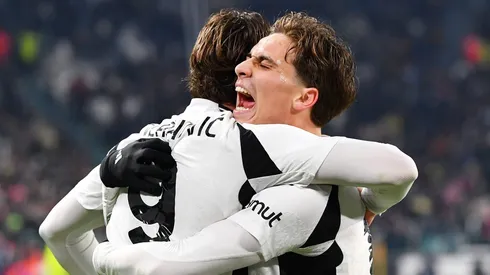 Vlahovic e Yildiz em campo. Jogadores serão titulares em Juventus x Udinese nesta quarta (29) (Foto: Valerio Pennicino/Getty Images)