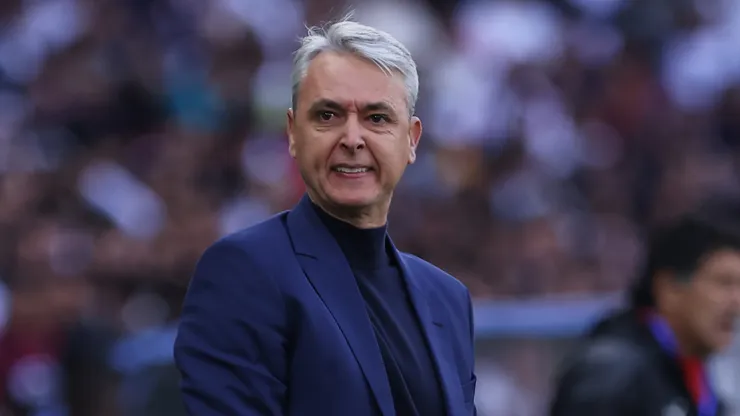 Tiago Nunes pela LDU (Foto: Franklin Jacome/Getty Images)