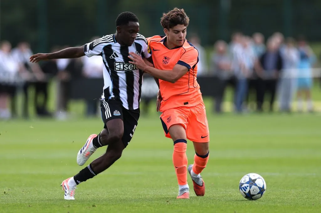 Xavi Espart marcando jogando do Newcastle pelo Barça Atlètic