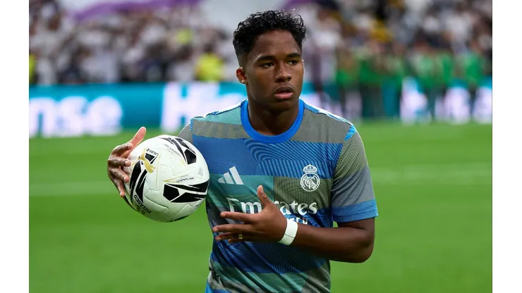 Endrick em aquecimento com o Real Madrid. (Photo by Angel Martinez/Getty Images)
