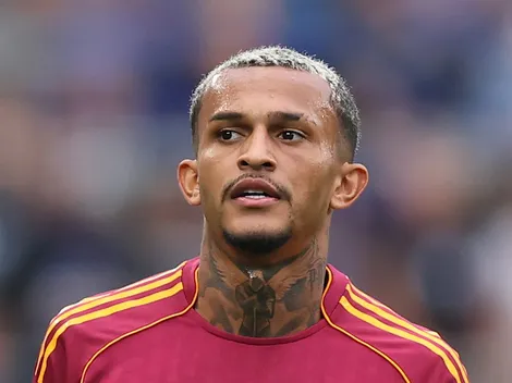 Wesley muda de posição na Roma