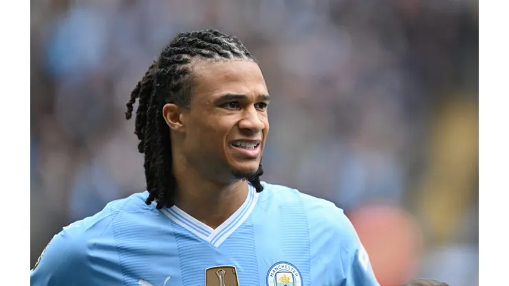 Barcelona avança em negociações por empréstimo de Nathan Aké para janeiro. (Foto: Michael Regan/Getty Images)