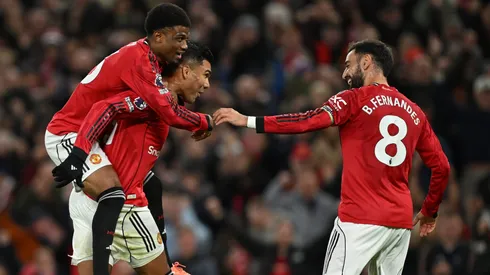 O Manchester United encara o Nottingham Forest neste sábado (01). Foto: Shaun Botterill/Getty Images)