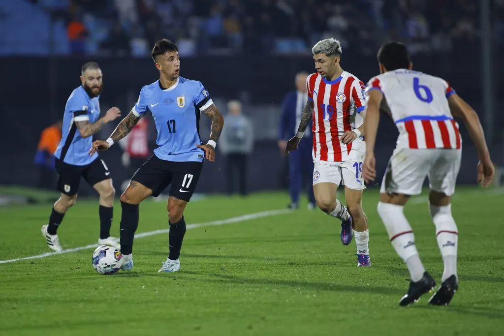 Cristian Olivera em campo pelo Uruguai (Foto: Ernesto Ryan/Getty Images)