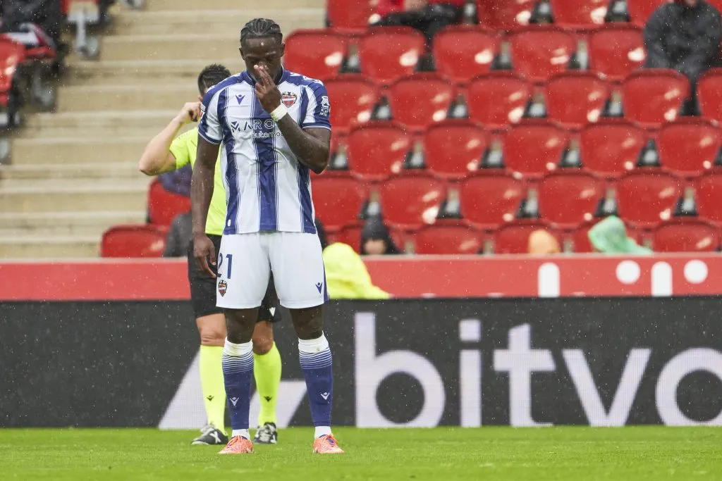 Alvo do Manchester United, Eyong vive grande fase com a camisa do Levante. Foto: Rafa Babot/Getty Images