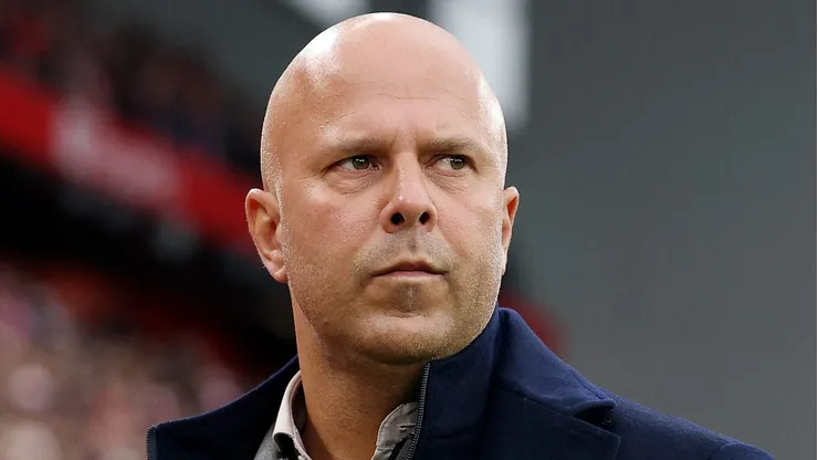 Liverpool vai contra a torcida e decide manter Arne Slot após vexame na Carabao Cup. (Foto: Michael Regan/Getty Images)