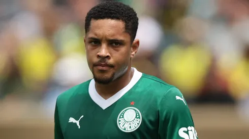 Vitor Roque em ação pelo Palmeiras (Foto: Francois Nel/Getty Images)