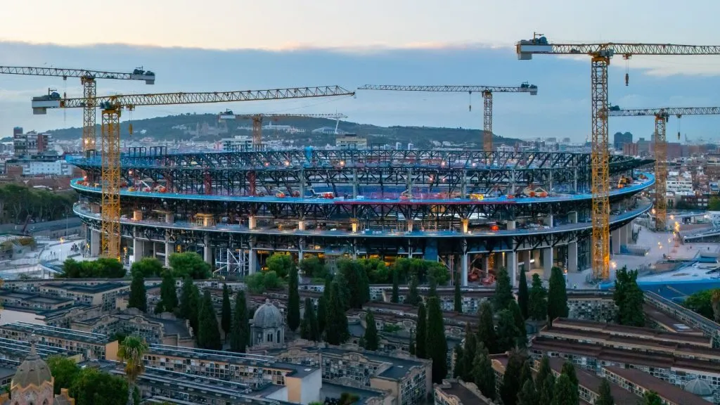 Barcelona segue trabalhando nas obras do Camp Nou (foto: David Ramos/Getty Images)