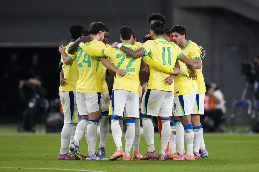 Jogadores da Seleção Brasileira durante o amistoso internacional entre Japão e Brasil no Estádio de Tóquio, em 14 de outubro de 2025, em Chofu, Tóquio, Japão. Este foi o último compromisso do time comandado por Carlo Ancelotti (Foto de Toru Hanai/Getty Images)