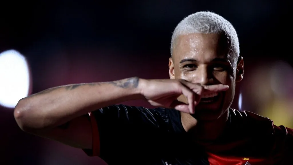 Janderson comemora gol durante partida. Foto: Jhony Pinho/AGIF