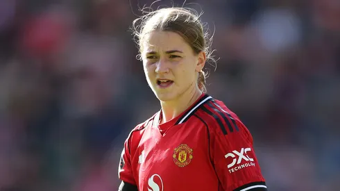 Jess Park volta aos treinos e deve reforçar o Manchester United contra o Brighton – Foto: Matt McNulty/Getty Images)