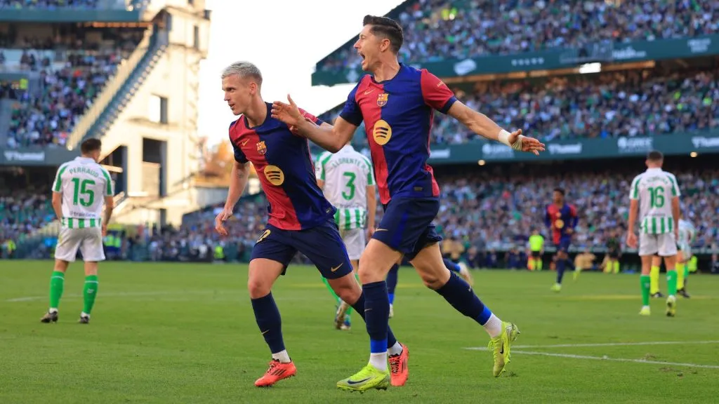 Lewandowski e Dani Olmo. Foto: Fran Santiago/Getty Images