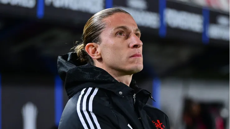 Liverpool monitora Filipe Luís, do Flamengo, pensando no futuro pós Arne Slot. (Foto: Marcelo Endelli/Getty Images)