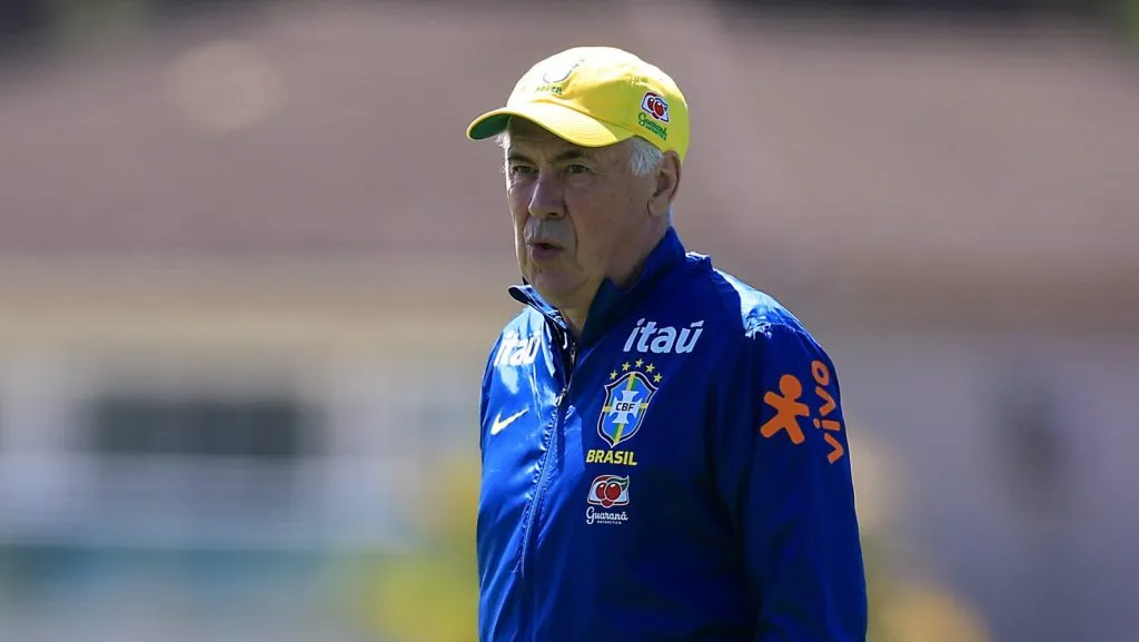 O técnico Carlo Ancelotti acompanha um treino da seleção brasileira de futebol no centro de treinamento da Granja Comary, em 3 de setembro de 2025, em Teresópolis, Brasil. (Foto: Buda Mendes/Getty Images)
