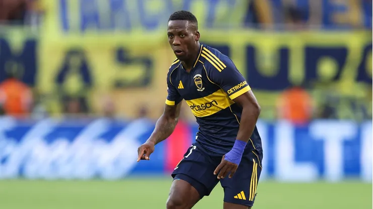 Luis Advíncula abre o jogo sobre futuro no Boca Juniors e não descarta retornar ao Alianza Lima, equilibrando planos profissionais e desejo de estar mais perto da família. (Foto: Megan Briggs/Getty Images)