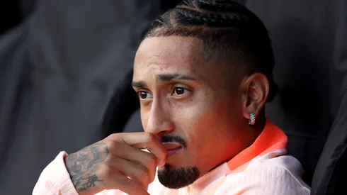 Raphinha continua em recuperação no Barcelona