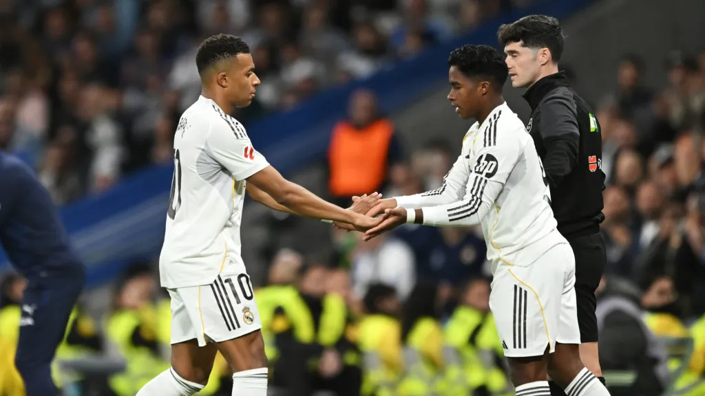 Endrick entra em campo pelo Real Madrid na saída de Kylian Mbappé
